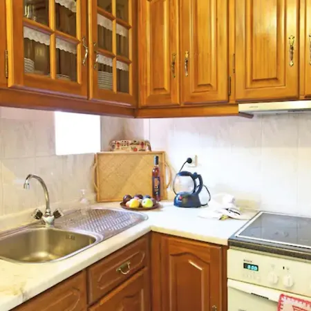 Eiffel Riverside Garden Apartment *