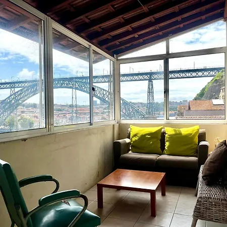 Eiffel Riverside Garden Apartment *